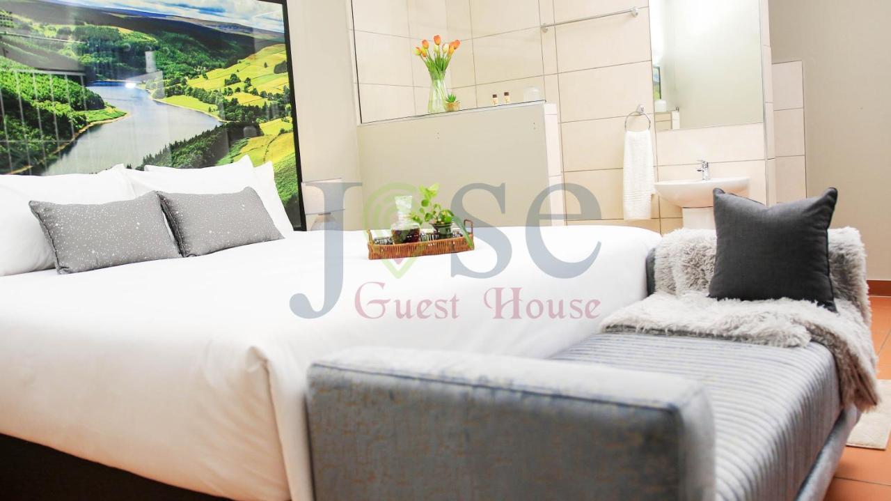 Jose Guesthouse Кемптън Парк Екстериор снимка